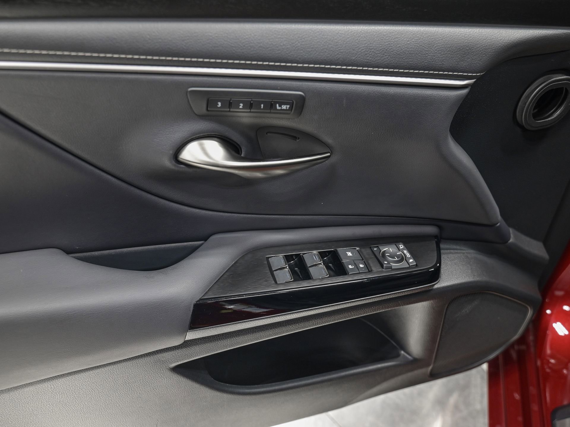 Used 2023 Lexus ES 250 w/ Premium Package image 12