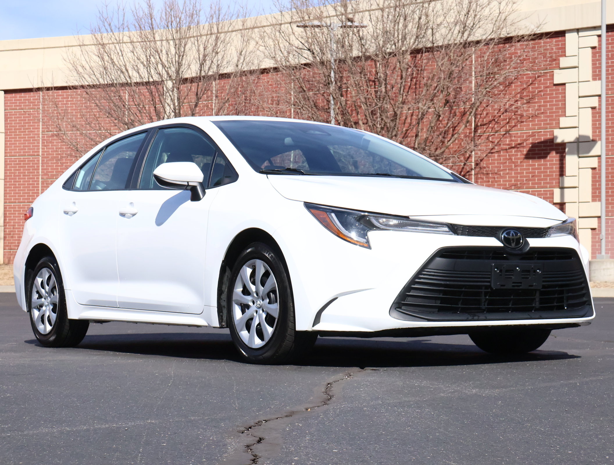 Used 2023 Toyota Corolla LE image 1