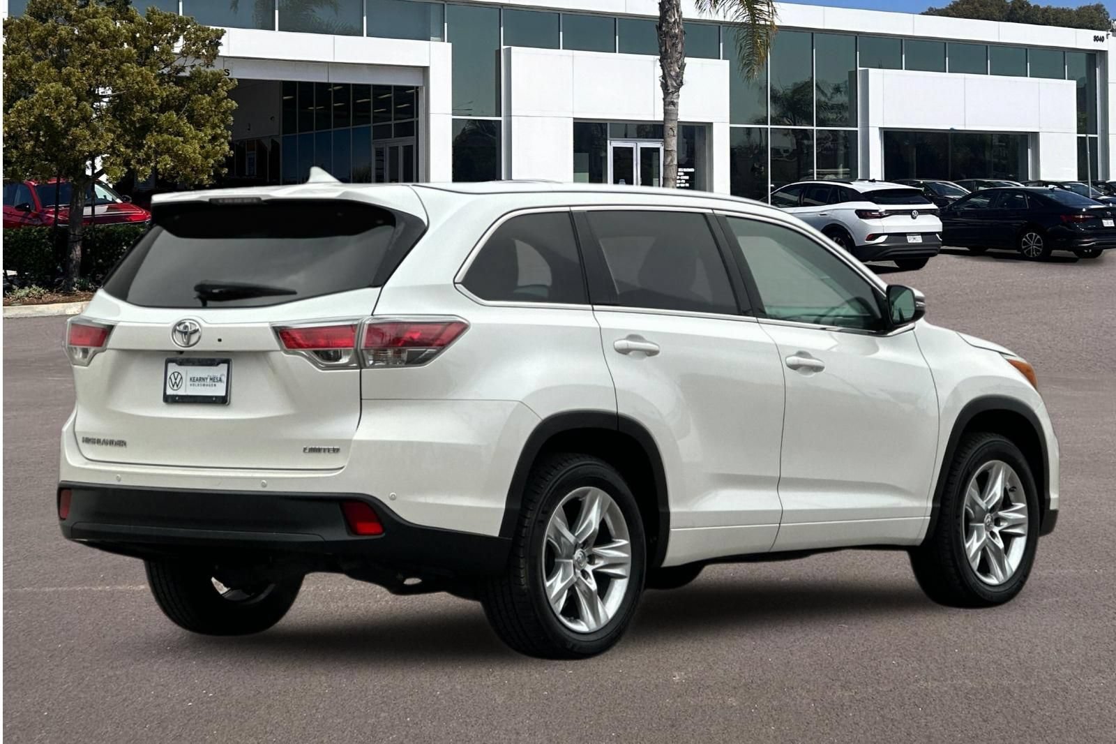 Used 2015 Toyota Highlander Limited FWD image 3