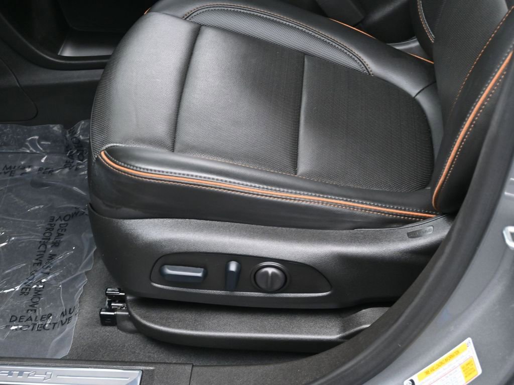 Used 2023 GMC Acadia AT4 w/ Technology Package AWD/4WD image 12