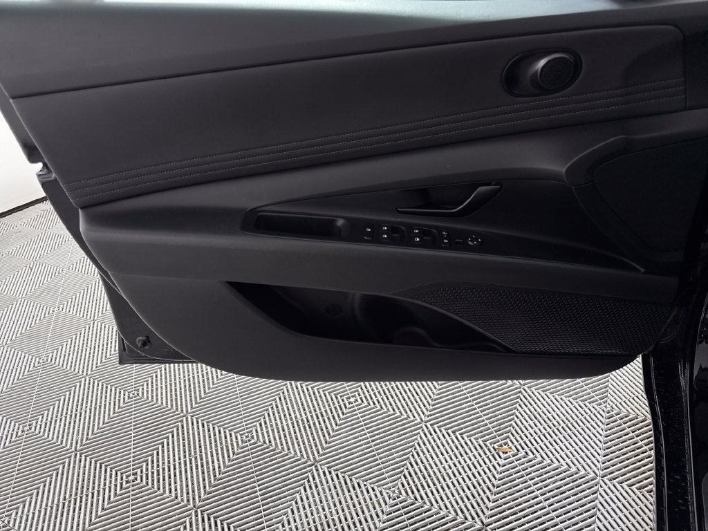 Used 2025 Hyundai Elantra Sport FWD image 12