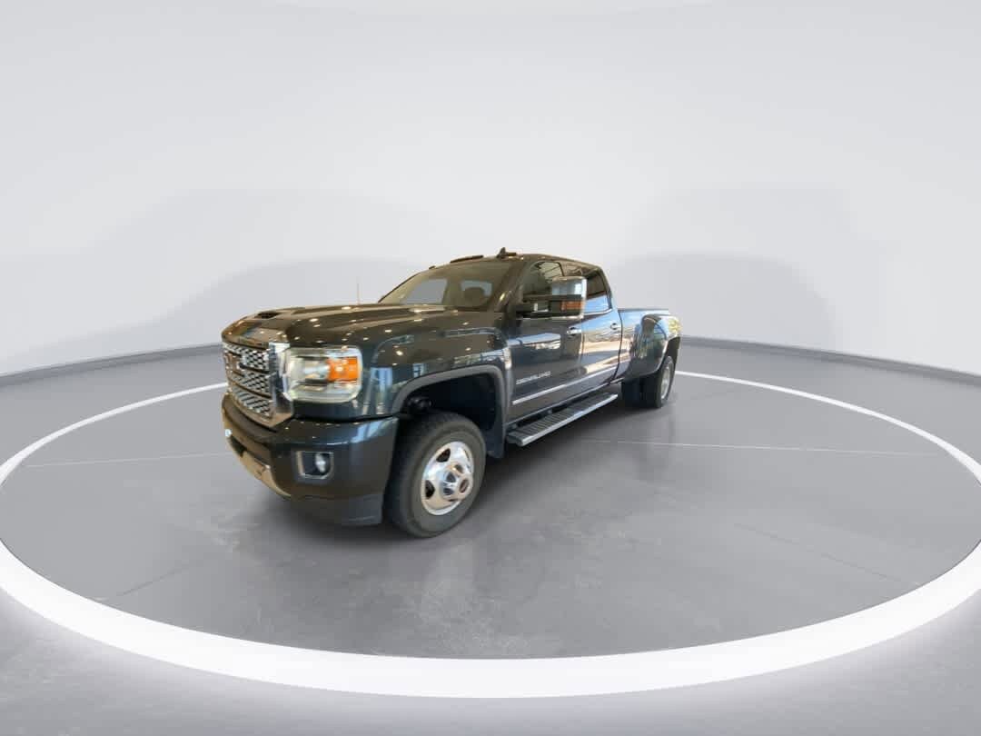 Used 2018 GMC Sierra 3500 Denali w/ Duramax Plus Package AWD/4WD image 4