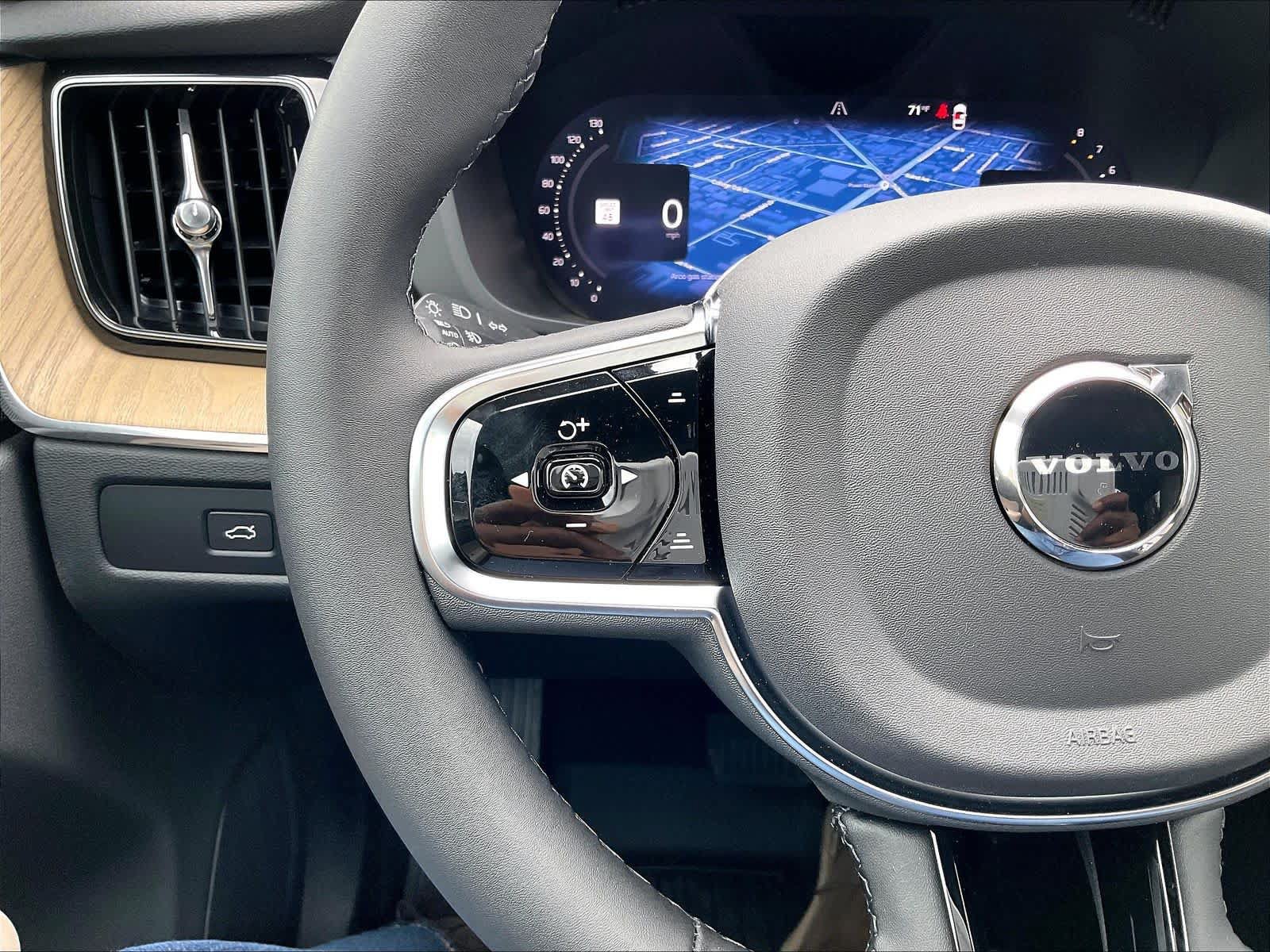 New 2027 Volvo XC60 B5 Core AWD/4WD image 17