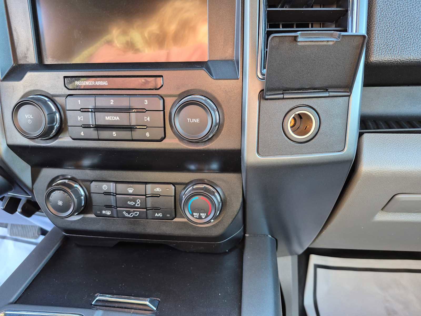 Used 2020 Ford F150 XLT w/ Heavy-Duty Payload Package image 29