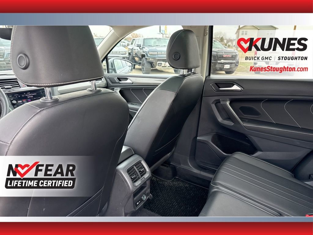 Used 2022 Volkswagen Tiguan SE w/ Panoramic Sunroof Package image 41