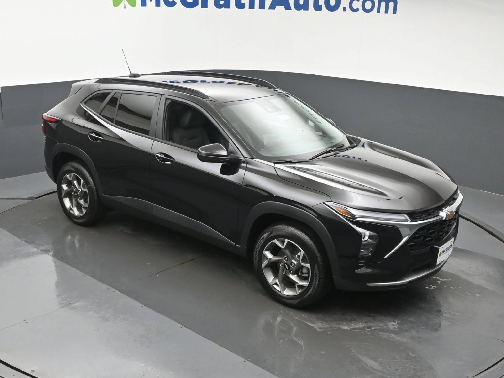 New 2026 Chevrolet Trax LT w/ Driver Confidence Package FWD image 3