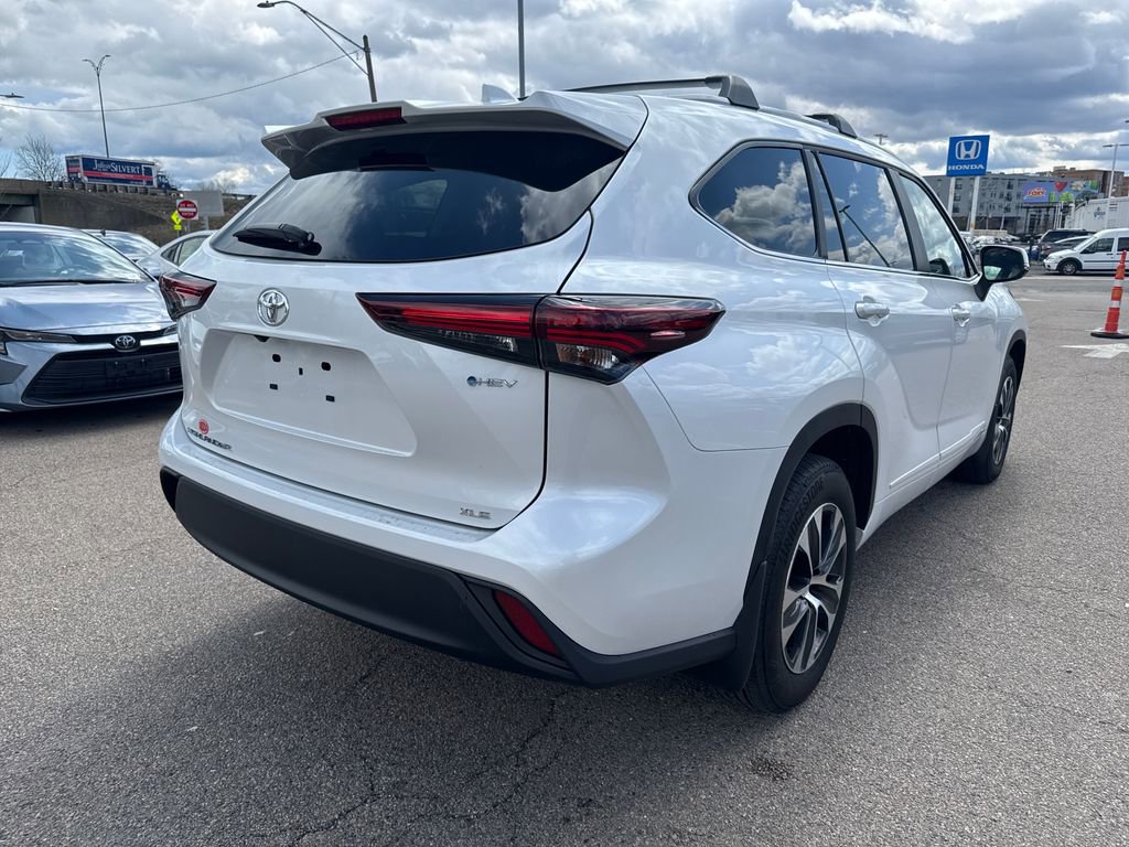 Used 2026 Toyota Highlander XLE image 9
