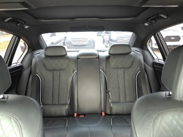Used 2019 BMW 750i w/ Executive Package RWD image 42