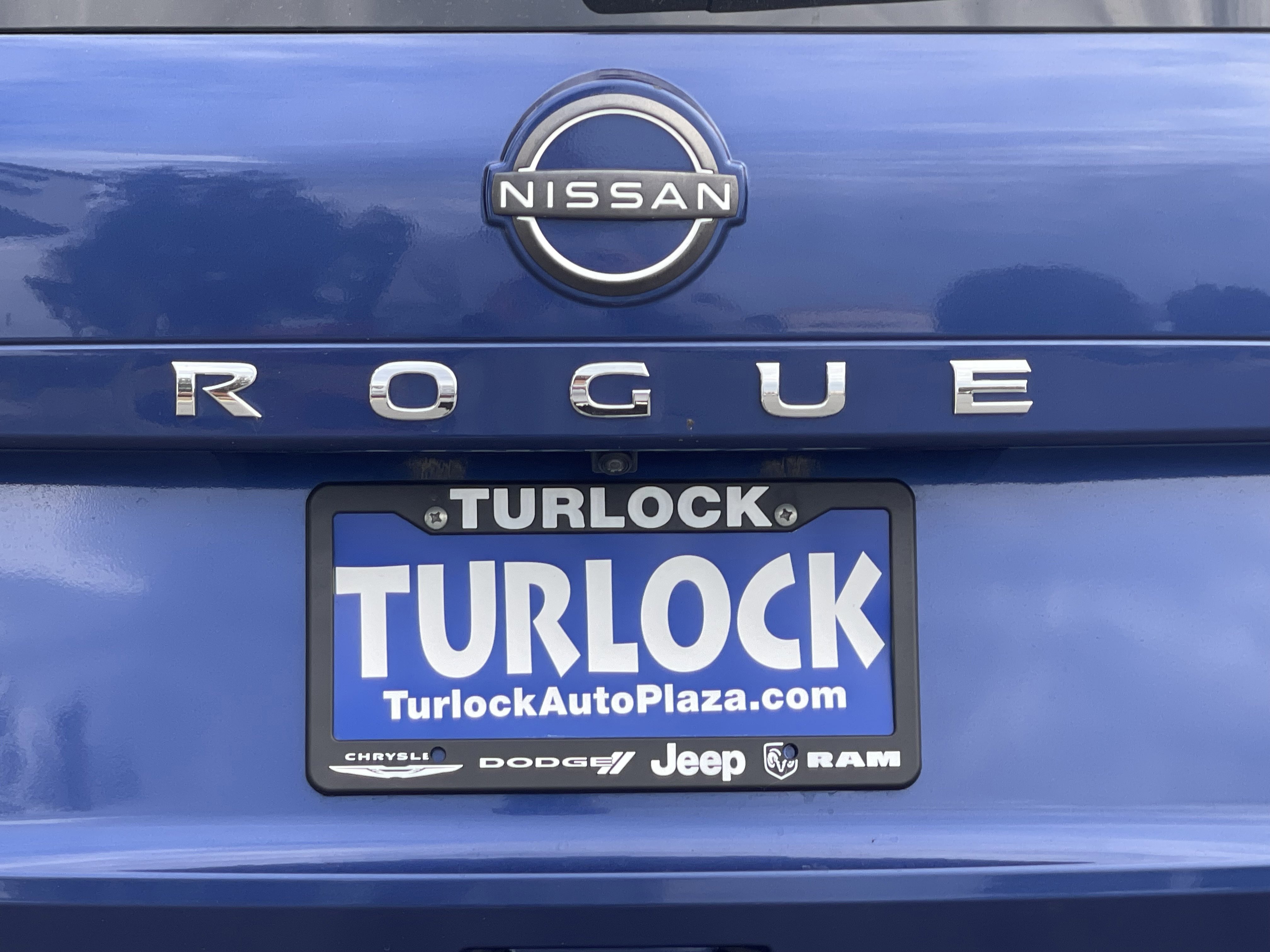 Used 2023 Nissan Rogue SV image 12