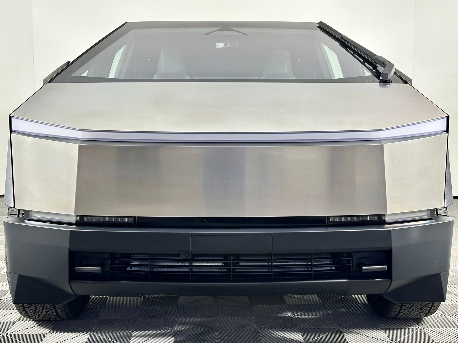 Used 2025 Tesla Cybertruck AWD Crew Cab image 24