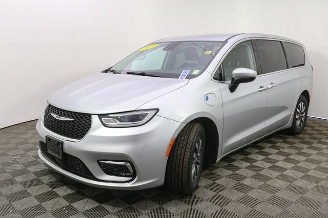 Used 2023 Chrysler Pacifica Touring-L FWD image 5