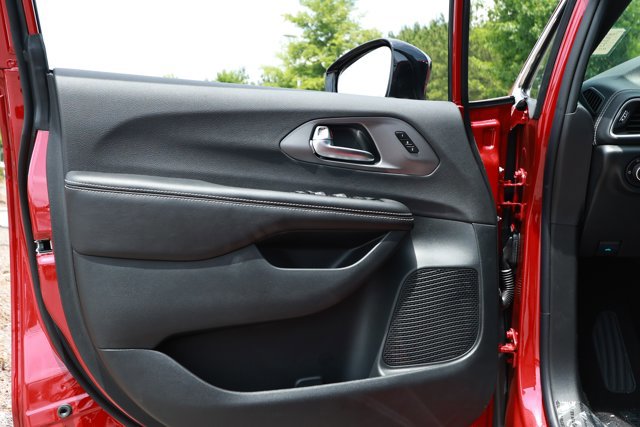New 2027 Chrysler Pacifica Select FWD image 23