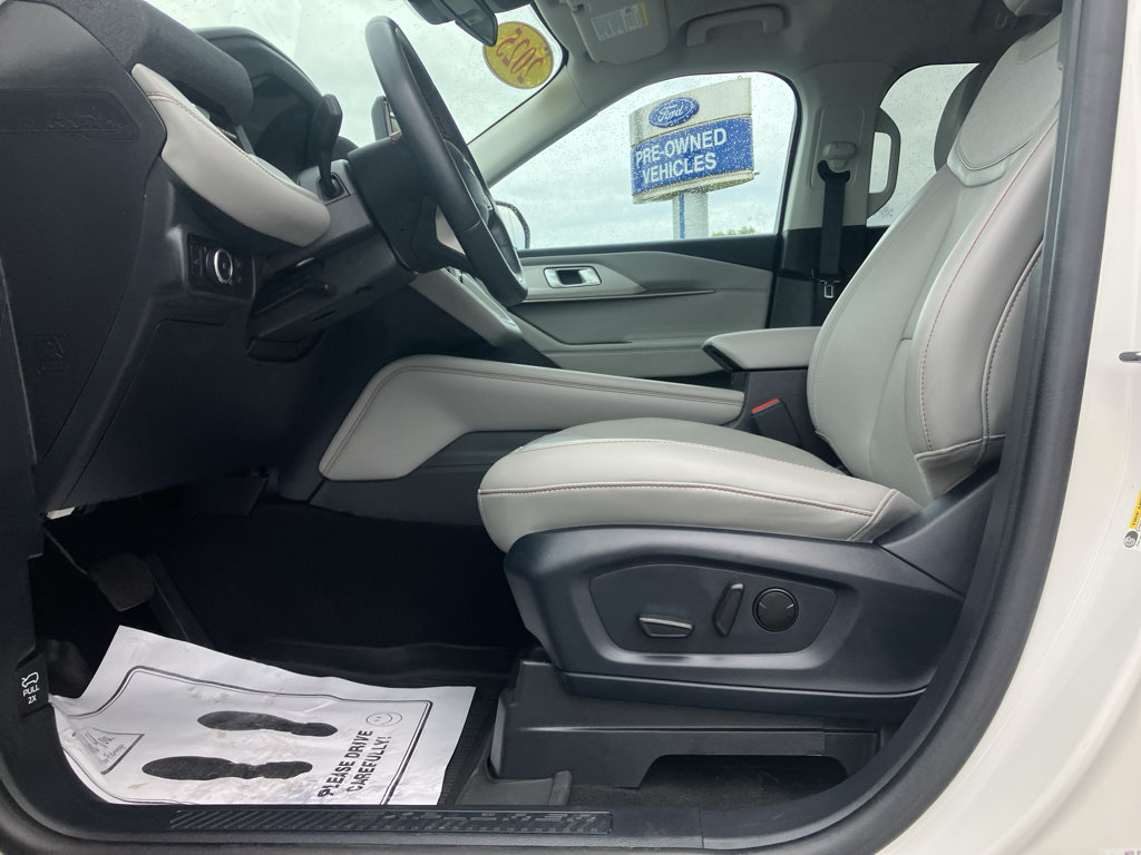 Certified 2025 Ford Explorer Active w/ Active Comfort Package RWD image 11