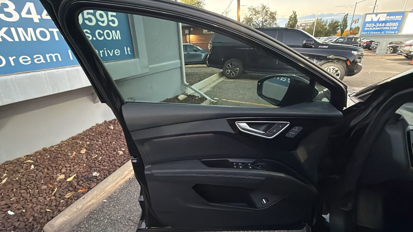 Used 2024 Audi Q4 e-tron Premium Plus w/ Premium Plus image 29