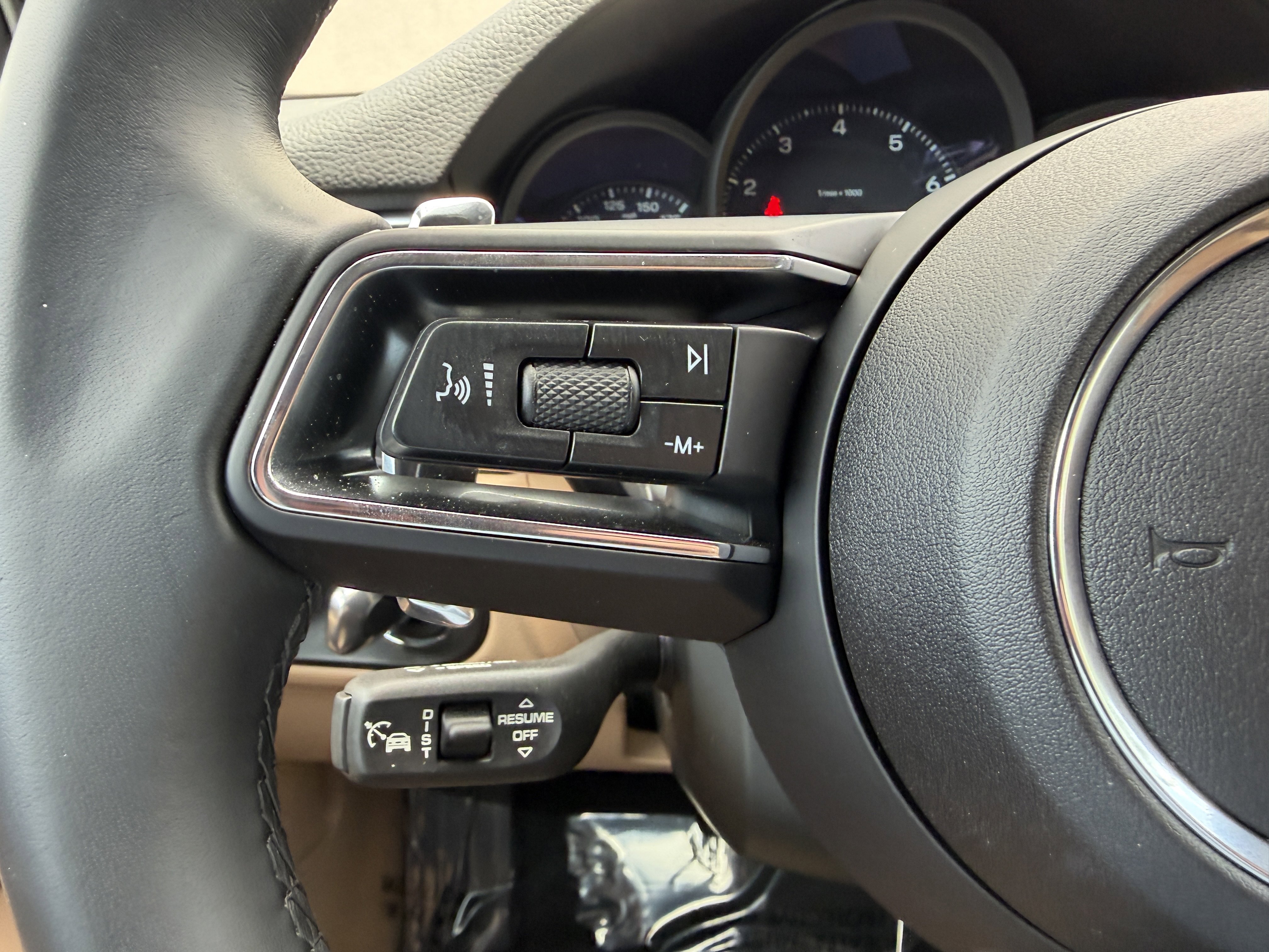 Certified 2025 Porsche Macan AWD/4WD image 34