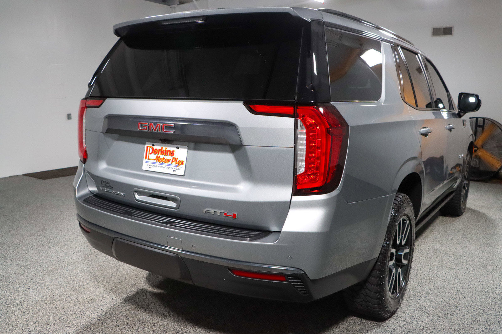 Used 2023 GMC Yukon AT4 AWD/4WD image 7
