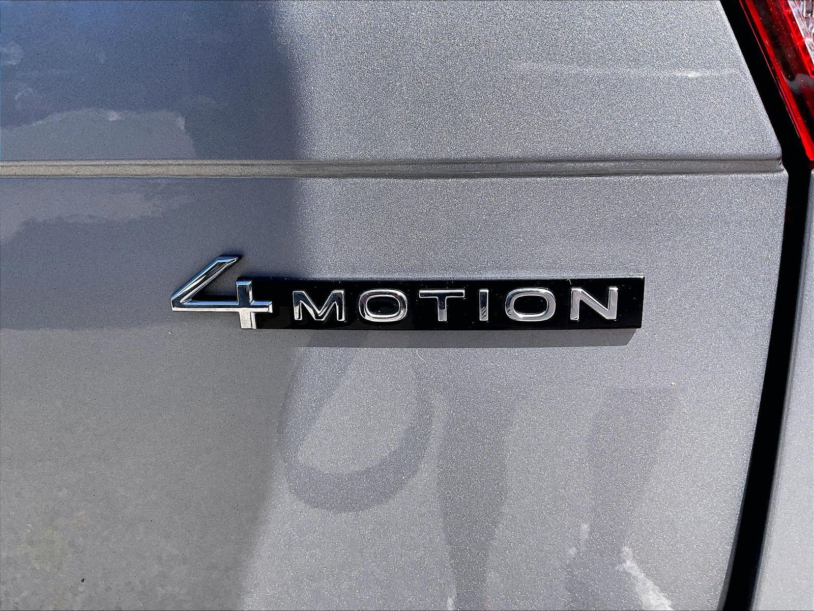 Certified 2023 Volkswagen Tiguan SE R-Line AWD/4WD image 7