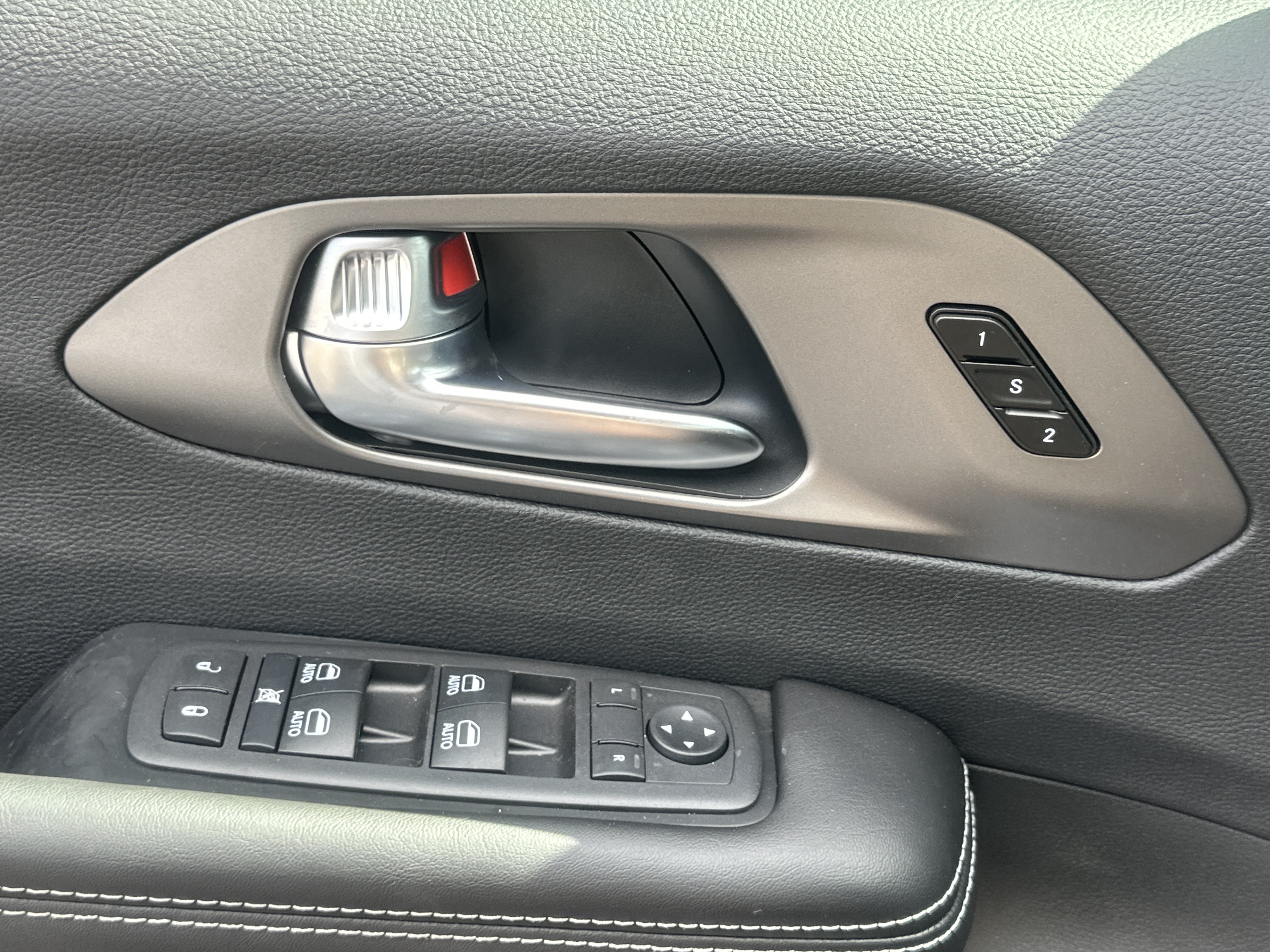 New 2027 Chrysler Pacifica Select FWD image 12