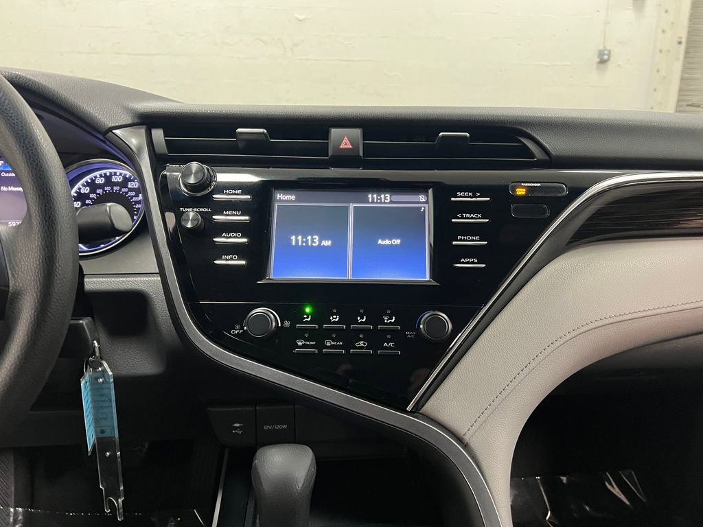 Used 2018 Toyota Camry LE image 20