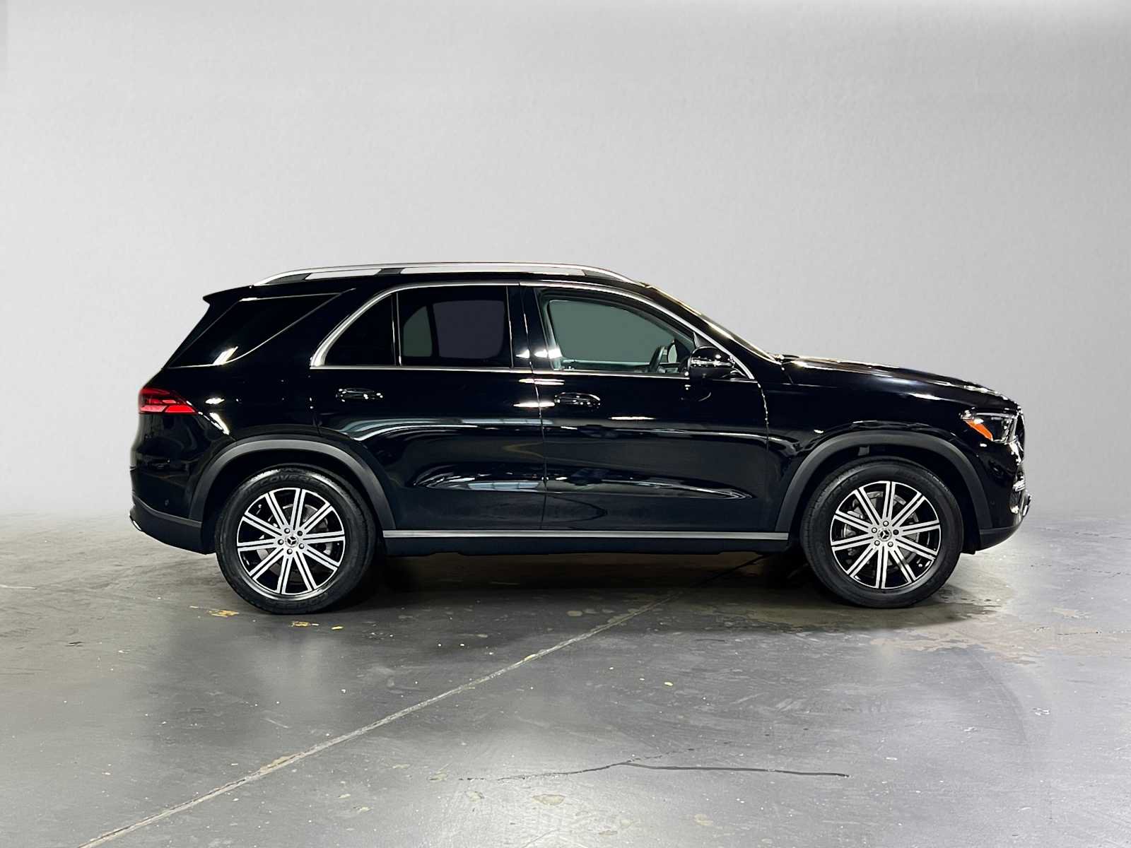 Used 2025 Mercedes-Benz GLE 350 4MATIC image 2