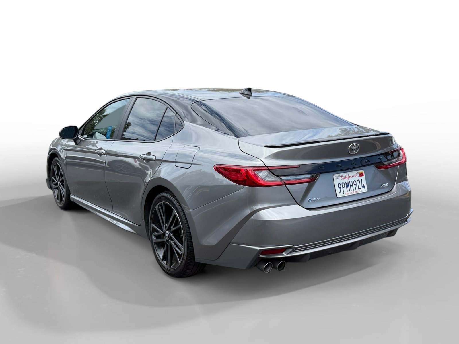 Used 2025 Toyota Camry XSE FWD image 3