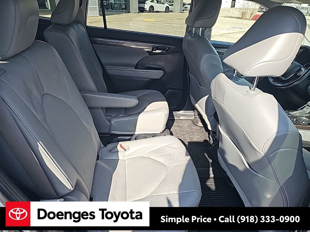 Used 2022 Toyota Highlander Platinum image 22