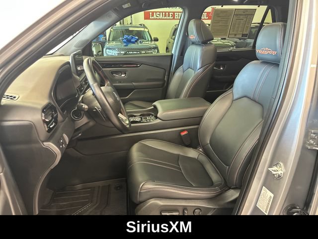 Used 2025 Honda Pilot TrailSport image 5