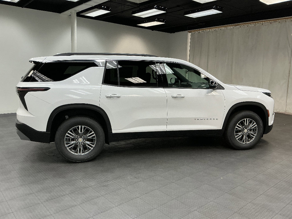New 2026 Chevrolet Traverse LT w/ LPO, Floor Liner Package FWD image 6