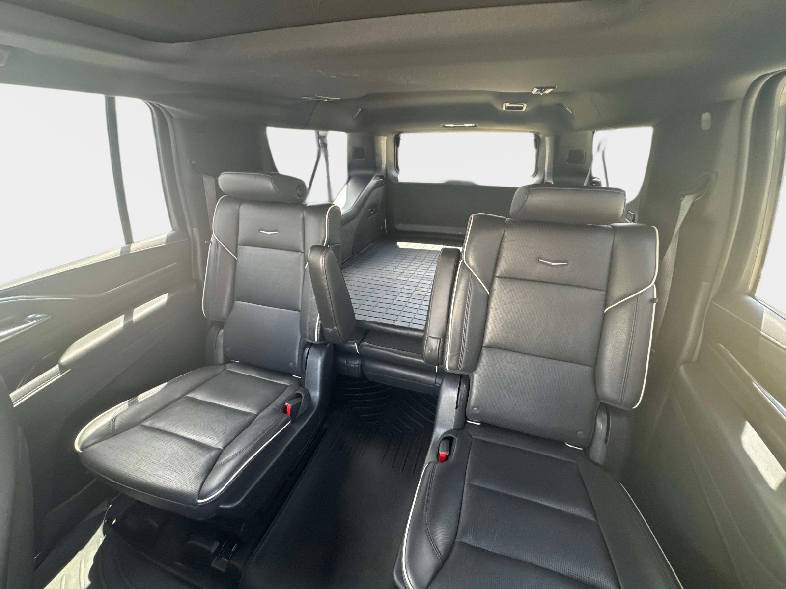 Used 2022 Cadillac Escalade ESV Premium Luxury w/ Performance Package AWD/4WD image 12