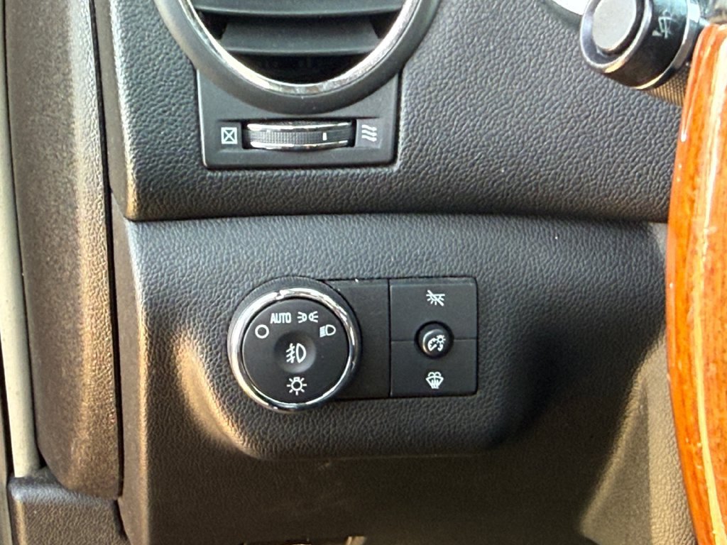 Used 2008 Buick Enclave CXL w/ Entertainment Package #2 FWD image 14