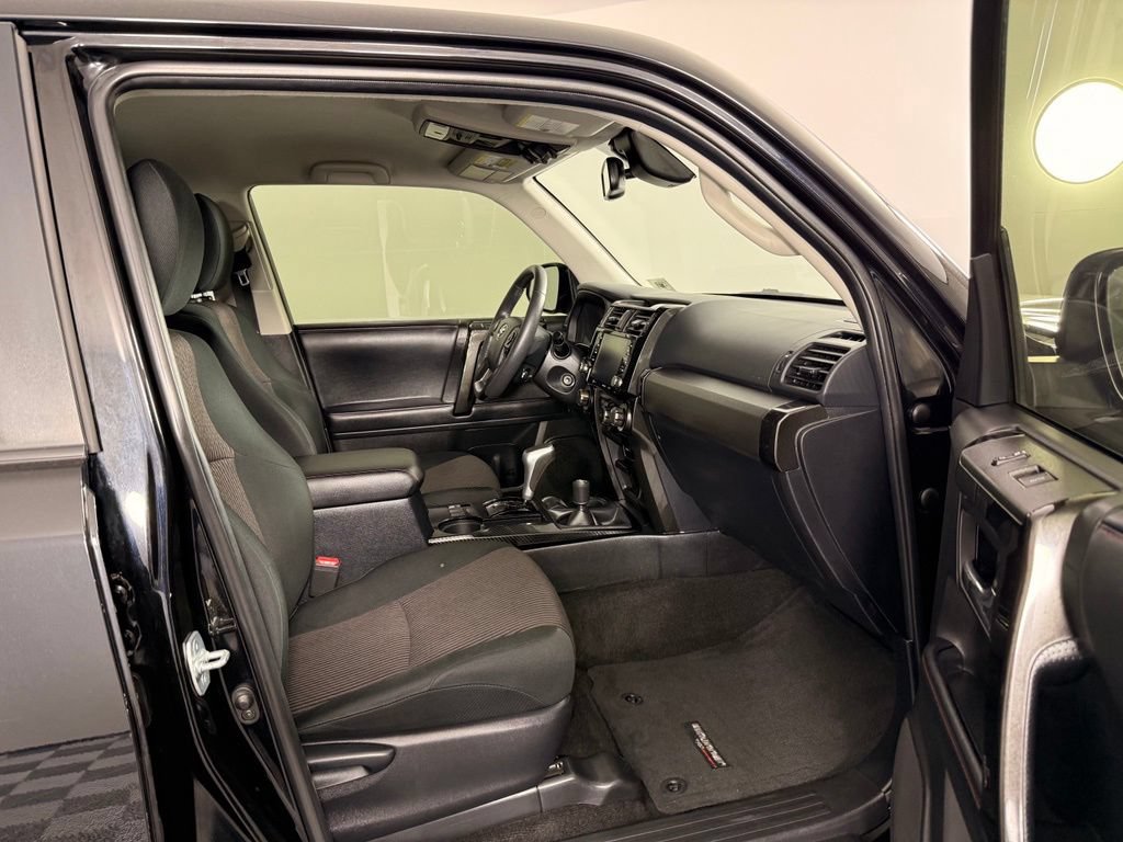 Used 2021 Toyota 4Runner TRD Off-Road AWD/4WD image 18