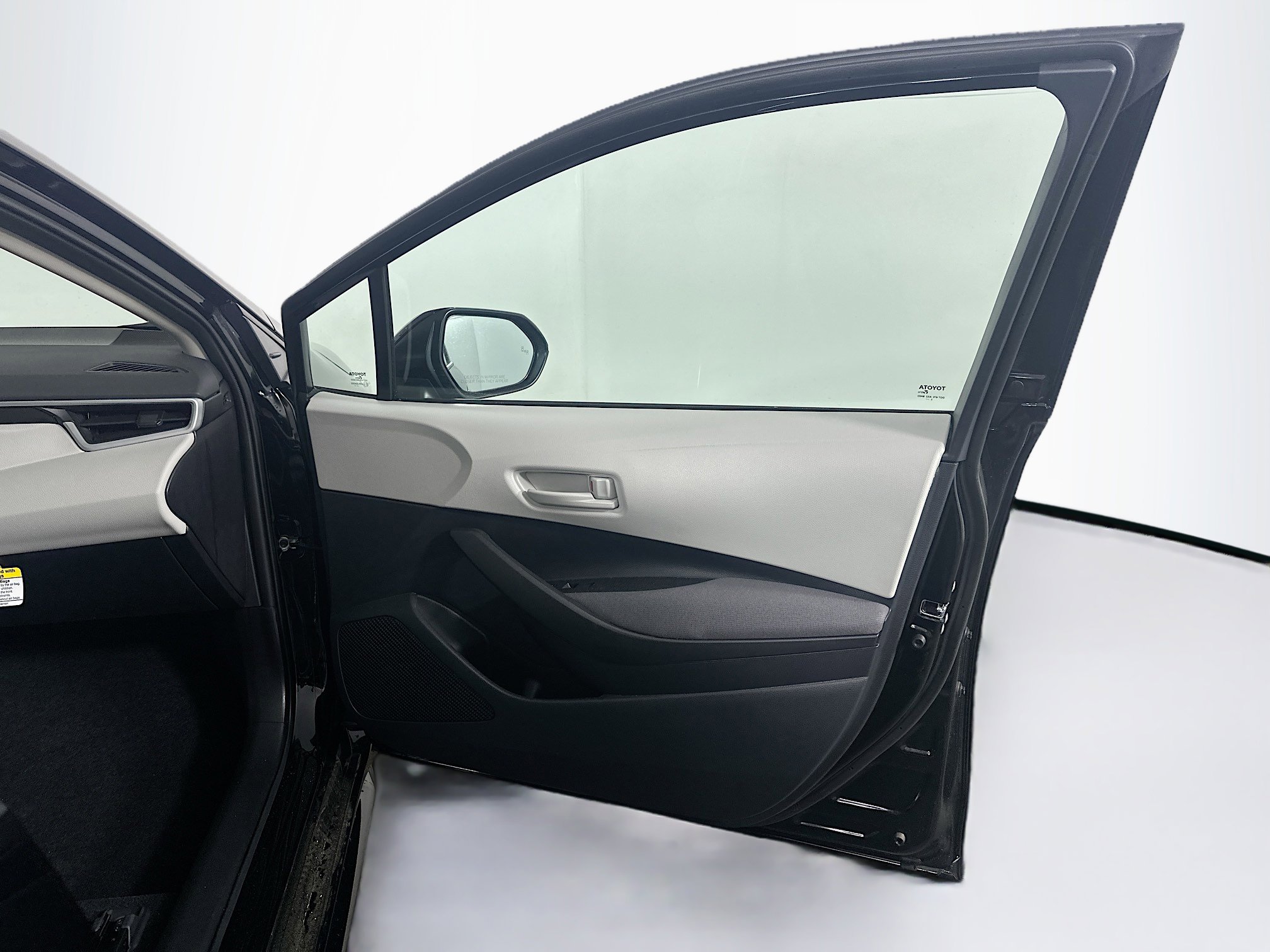 Used 2026 Toyota Corolla LE FWD image 30