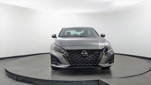 Used 2024 Nissan Altima 2.5 SR FWD image 12