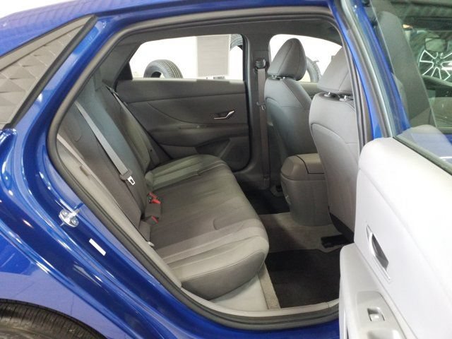 Certified 2025 Hyundai Elantra SE FWD image 15