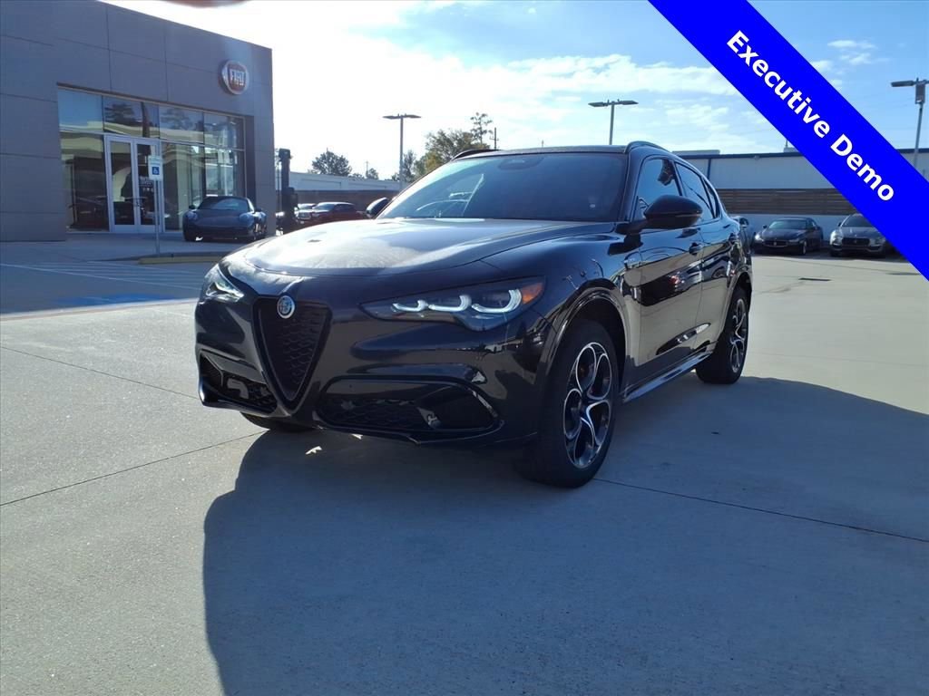 New 2025 Alfa Romeo Stelvio Sprint w/ Veloce Package AWD/4WD image 2