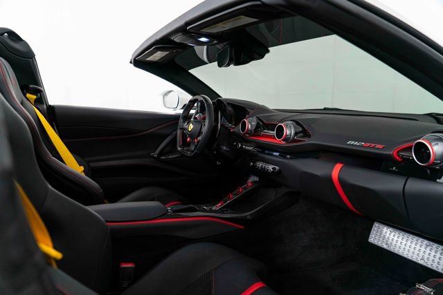 Used 2022 Ferrari 812 GTS RWD image 26