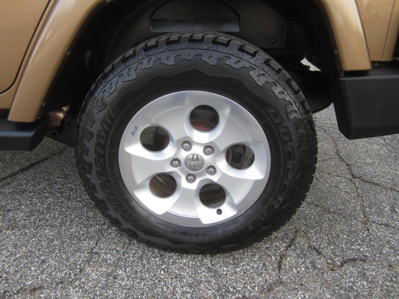 Used 2015 Jeep Wrangler Unlimited Sahara AWD/4WD image 11