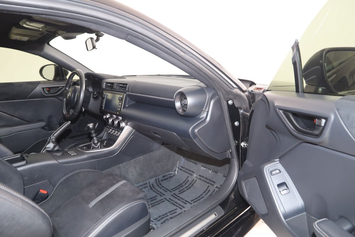 Used 2024 Toyota GR86 Premium RWD image 39