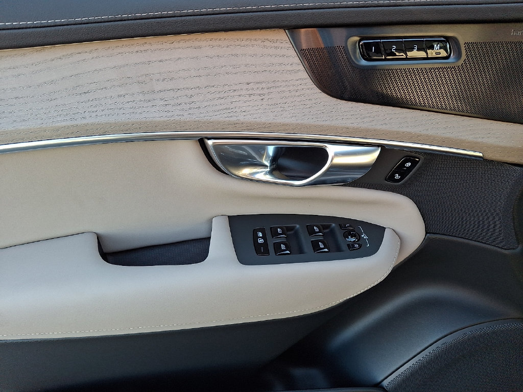 New 2027 Volvo XC90 B6 Plus AWD/4WD image 10