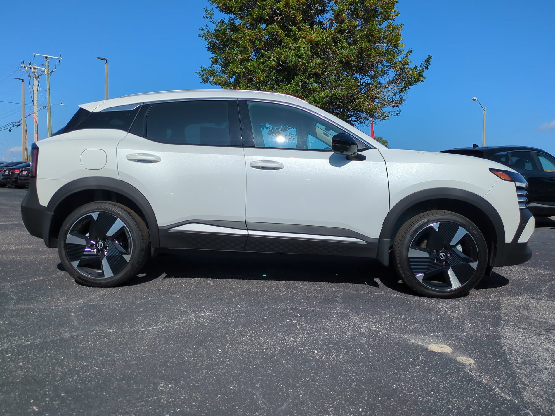 New 2026 Nissan Kicks SR FWD image 3
