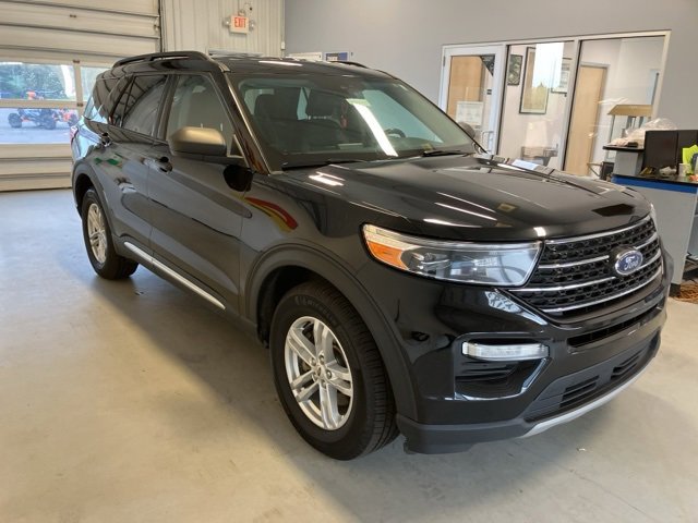 Used 2022 Ford Explorer XLT image 3