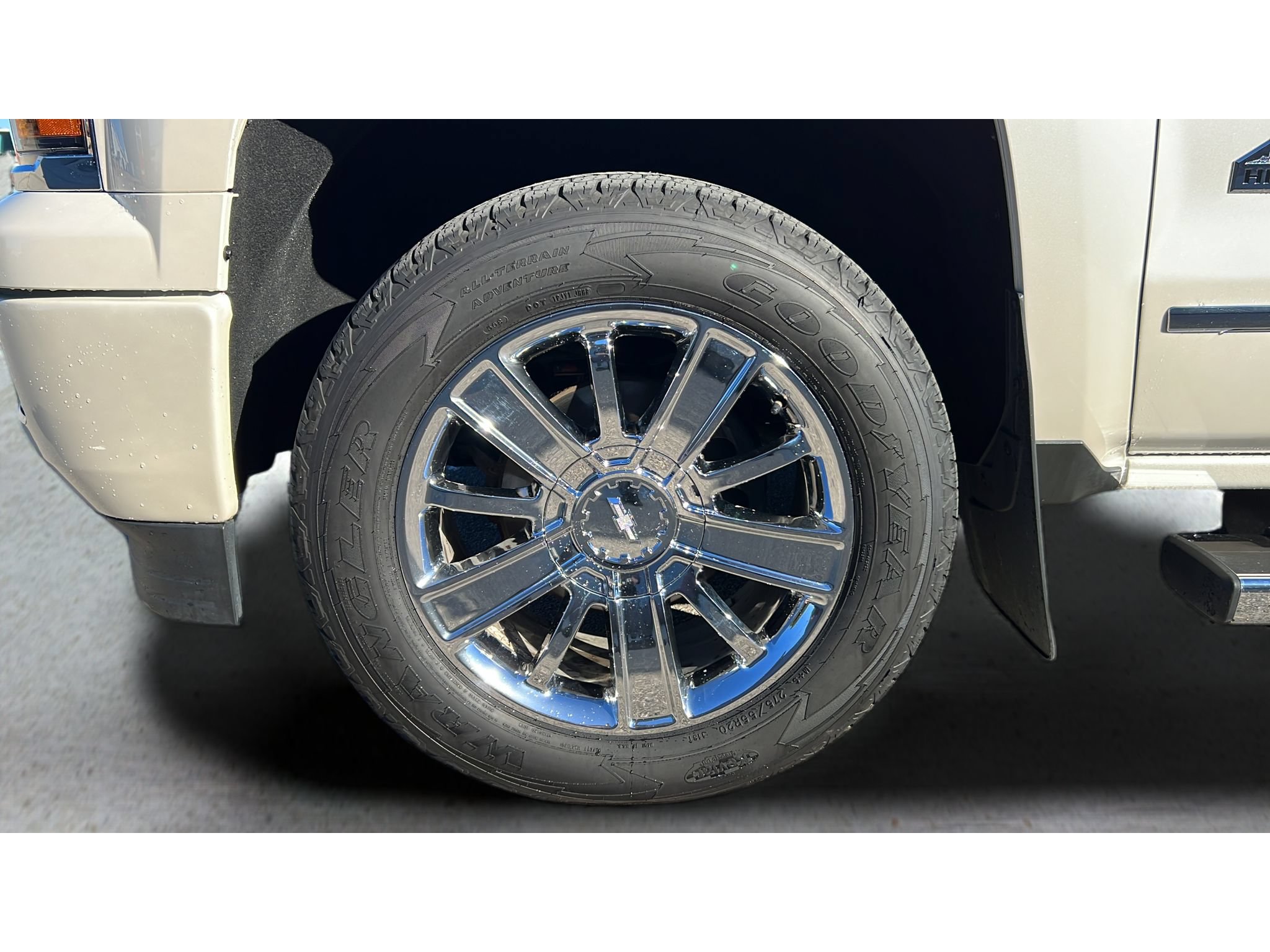 Used 2015 Chevrolet Silverado 1500 High Country w/ High Country Premium Package AWD/4WD image 34