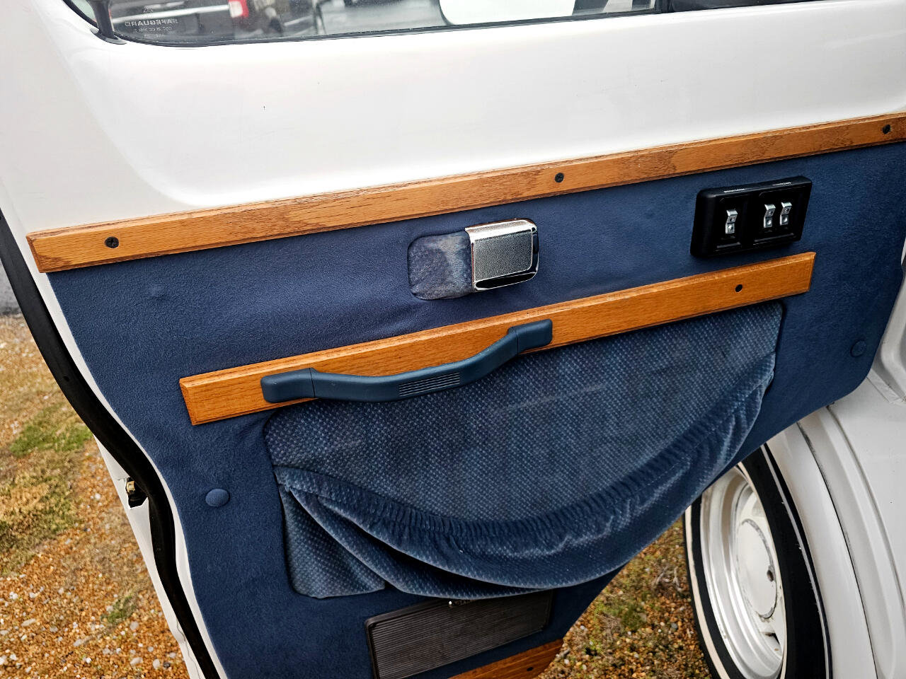 Used 1994 Dodge B2500 B250 109 WB image 10