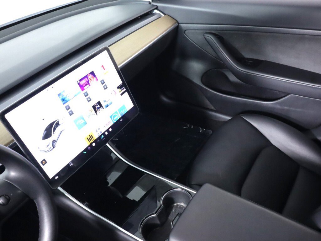 Used 2020 Tesla Model 3 Standard Range Plus image 32