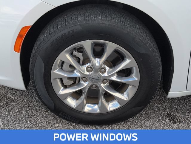 Used 2022 Chrysler Pacifica Touring-L AWD/4WD image 11