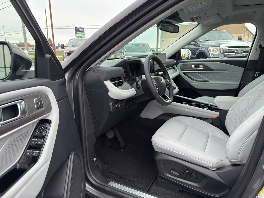 New 2026 Ford Explorer Platinum w/ LUX Leather Package image 9