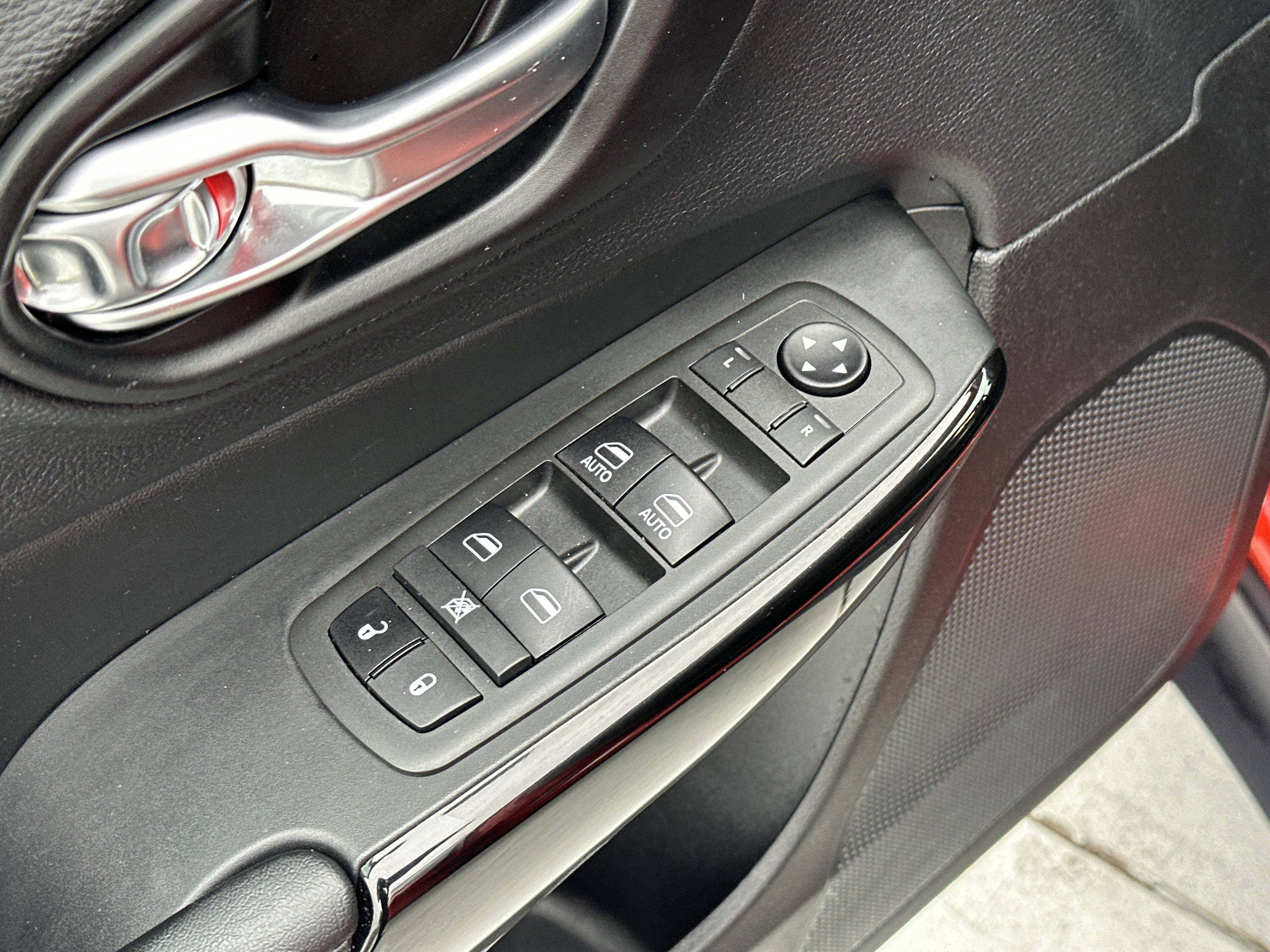 Used 2021 Jeep Cherokee Latitude Plus FWD image 15