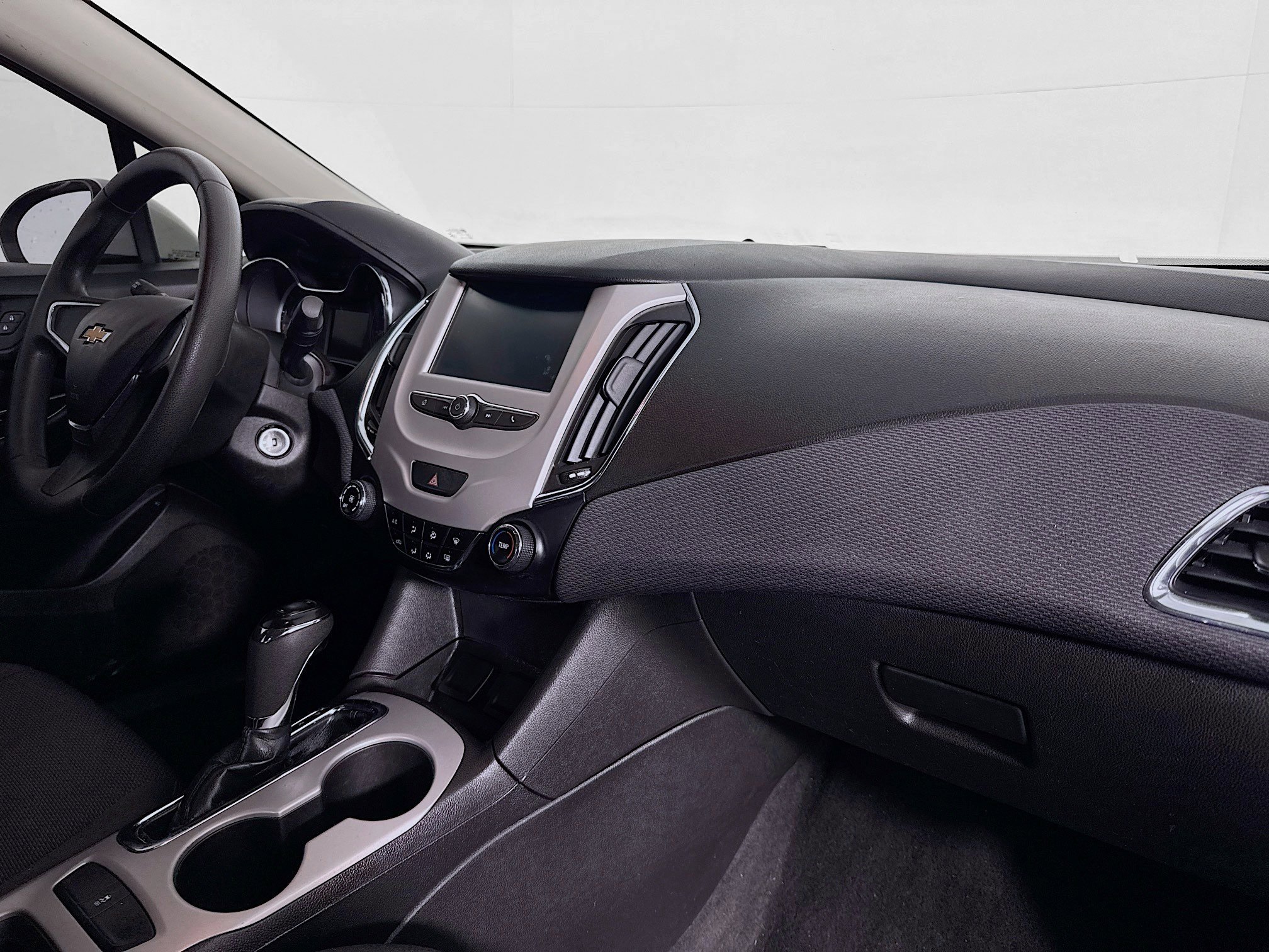 Used 2018 Chevrolet Cruze LS image 24