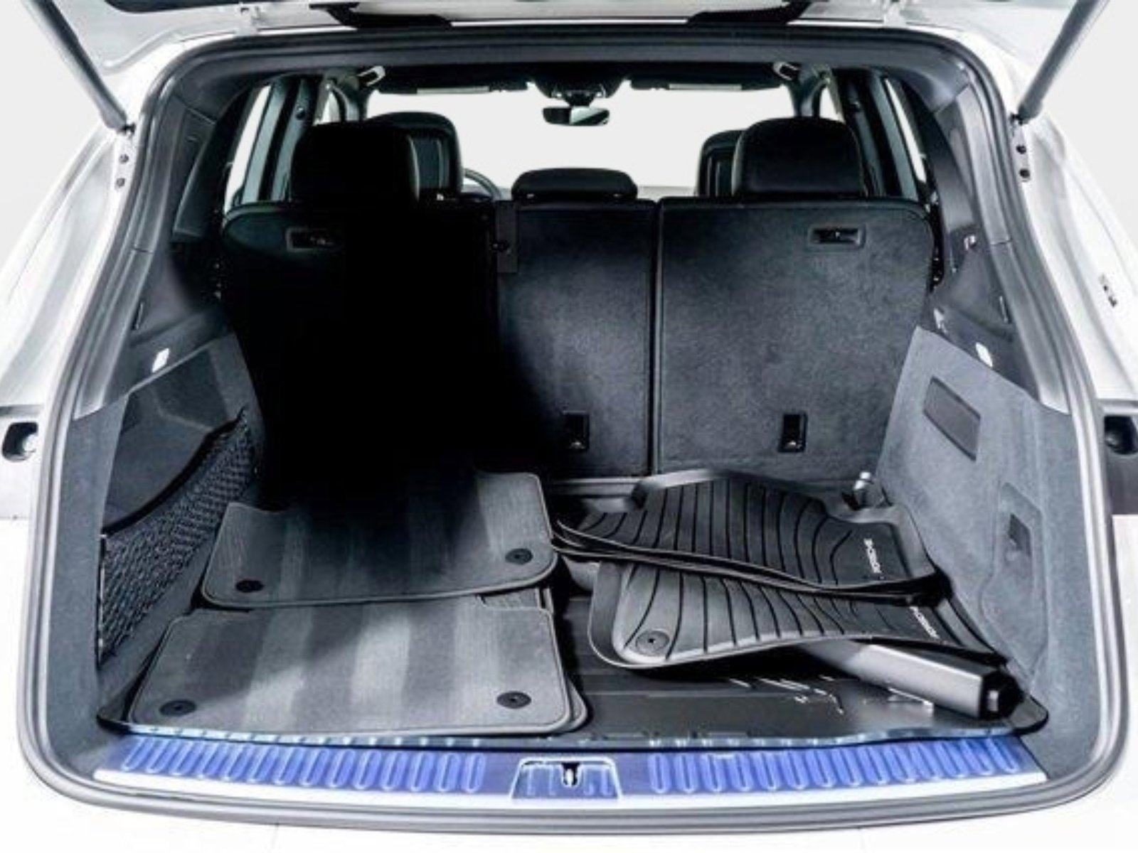 Used 2025 Porsche Cayenne image 31