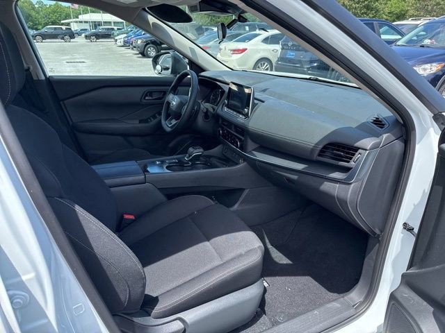 Used 2025 Nissan Rogue S FWD image 10